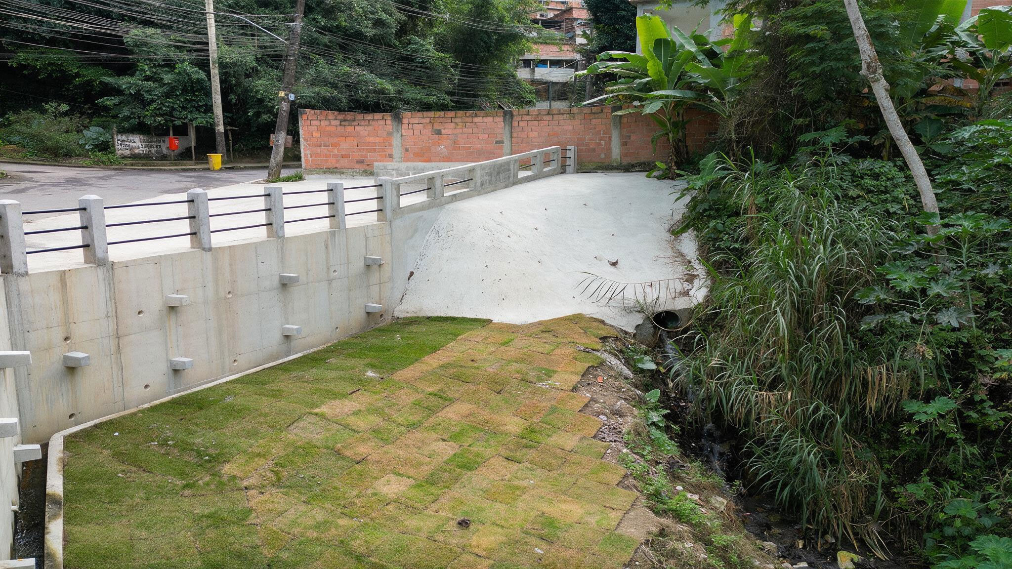 img-projeto-estabilizacao-de-encostas-bairro-do-caramujo-niteroi-01-website-geomecanica-01a