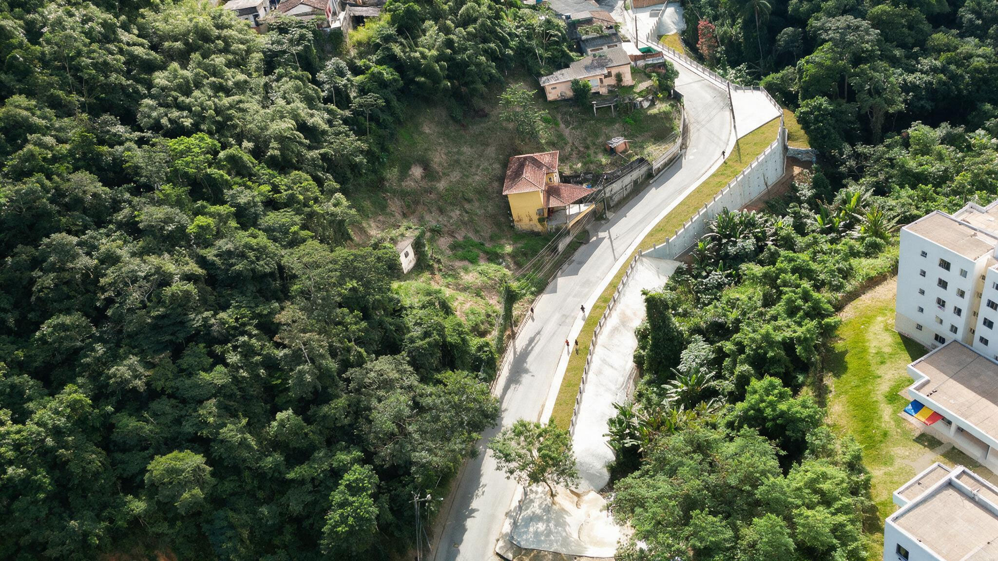 img-projeto-estabilizacao-de-encostas-bairro-do-caramujo-niteroi-06-website-geomecanica-01a