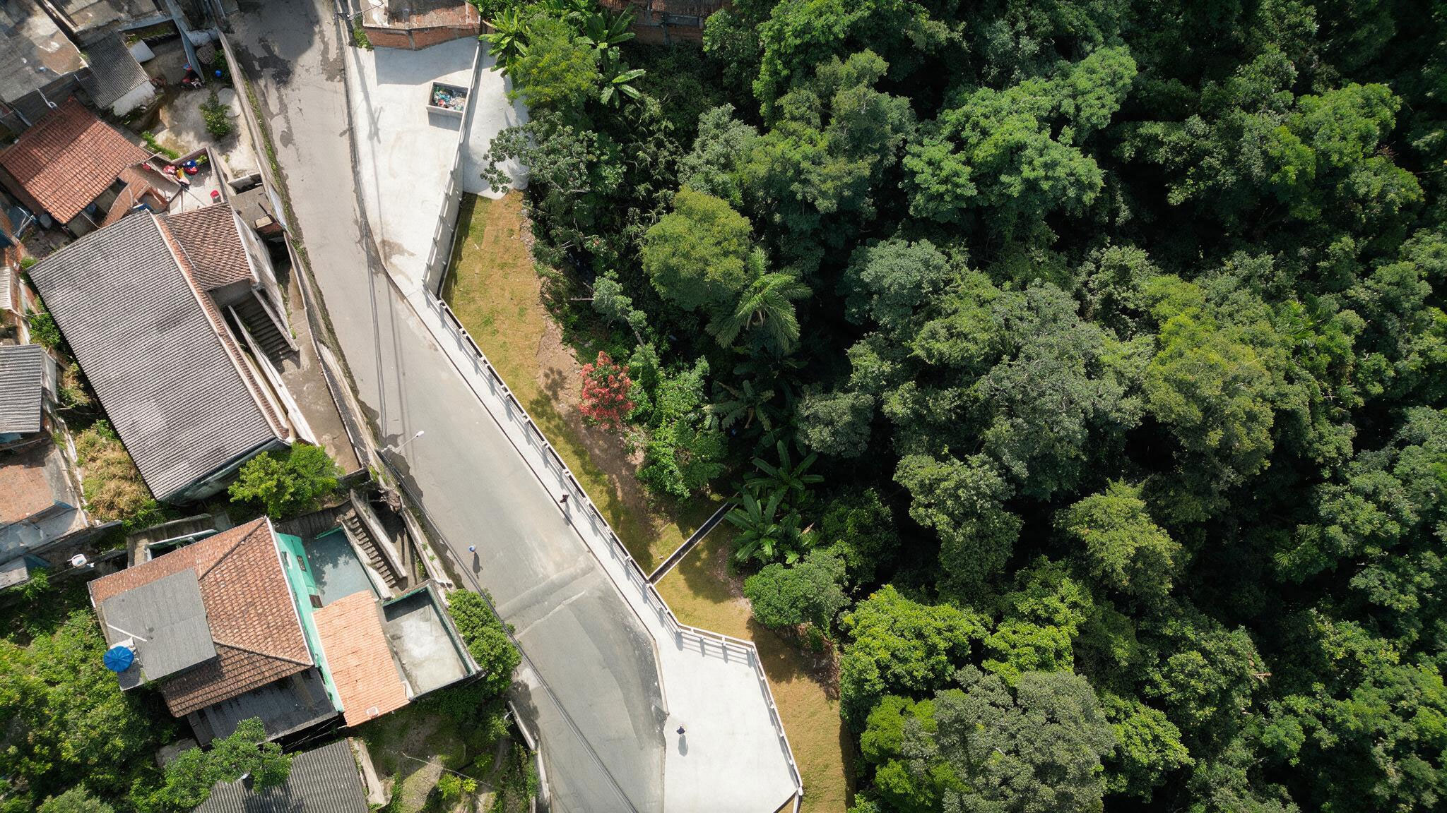 img-projeto-estabilizacao-de-encostas-bairro-do-caramujo-niteroi-08-website-geomecanica-01a