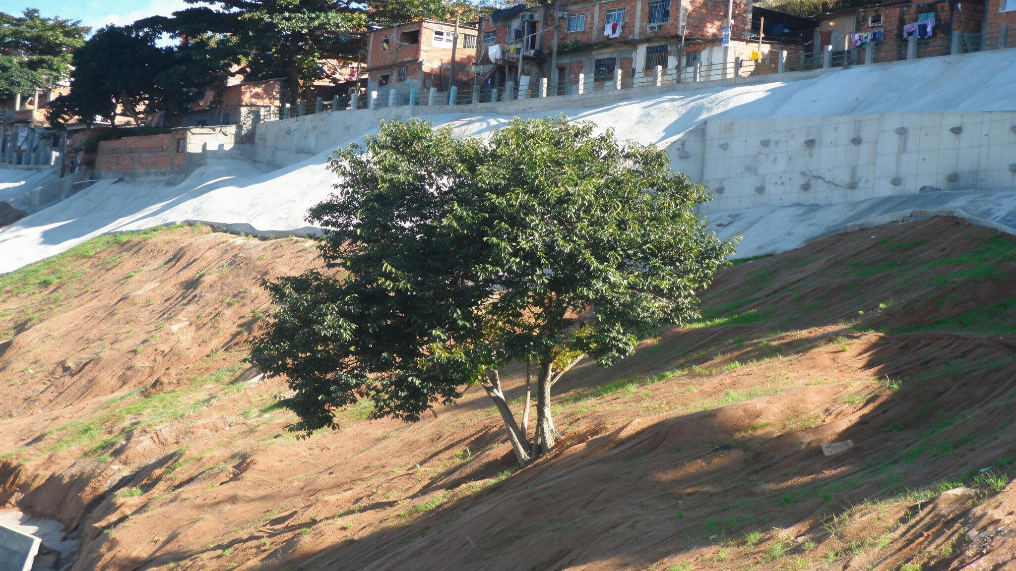 img-projeto-estabilizacao-de-encostas-cordovil-01-website-geomecanica-01a