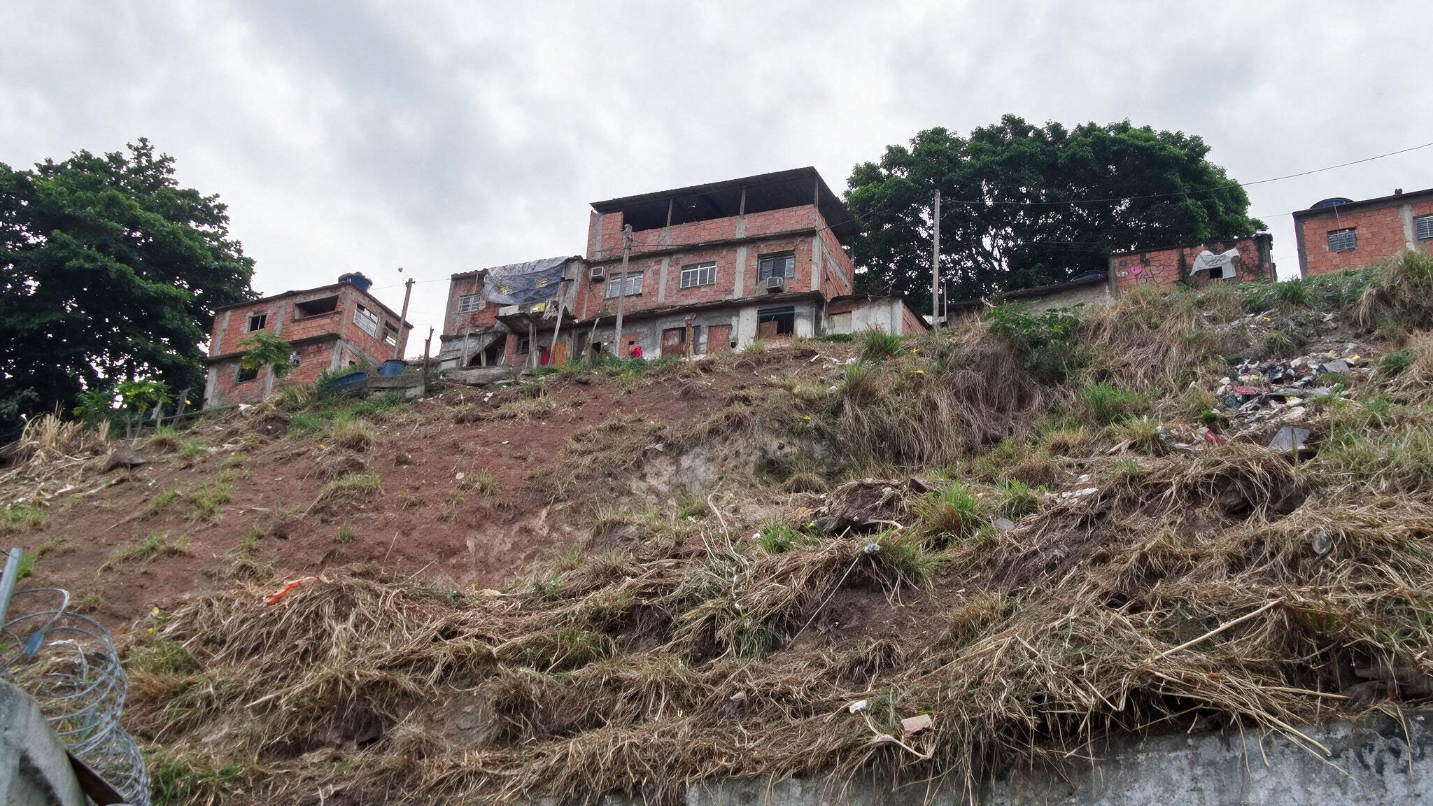 img-projeto-estabilizacao-de-encostas-cordovil-02-website-geomecanica-01a