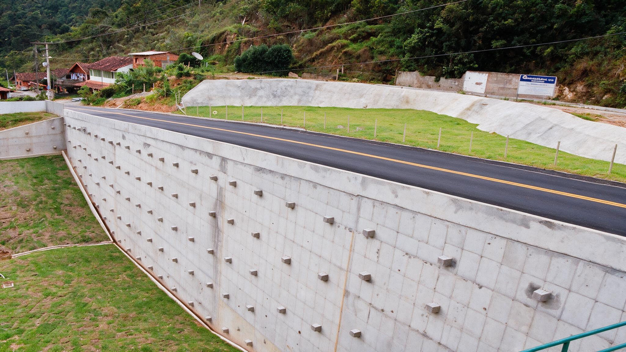 img-projeto-estabilizacao-de-encostas-mury-02-website-geomecanica-01a