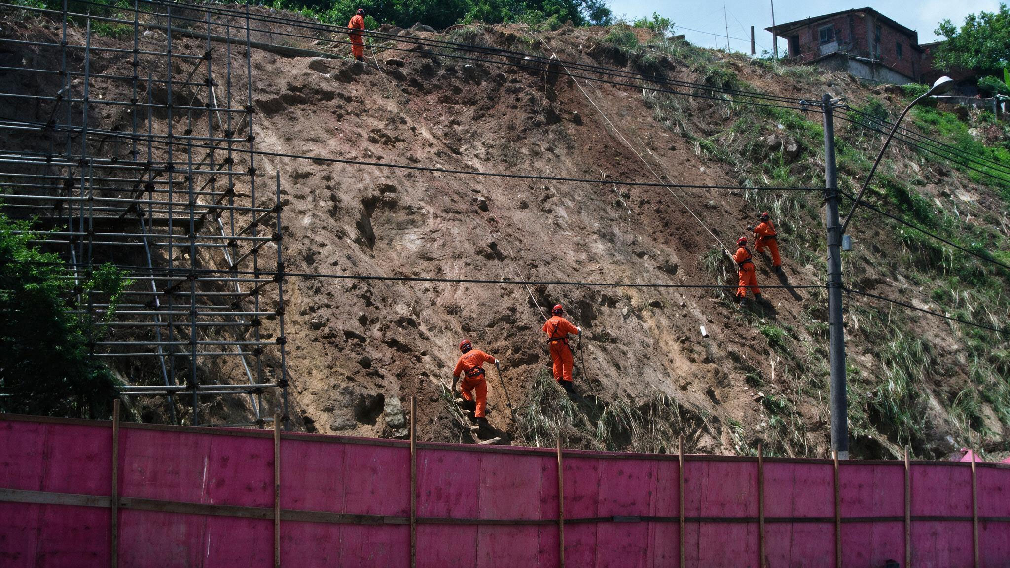 img-projeto-estabilizacao-de-encostas-niteroi-09-website-geomecanica-01a