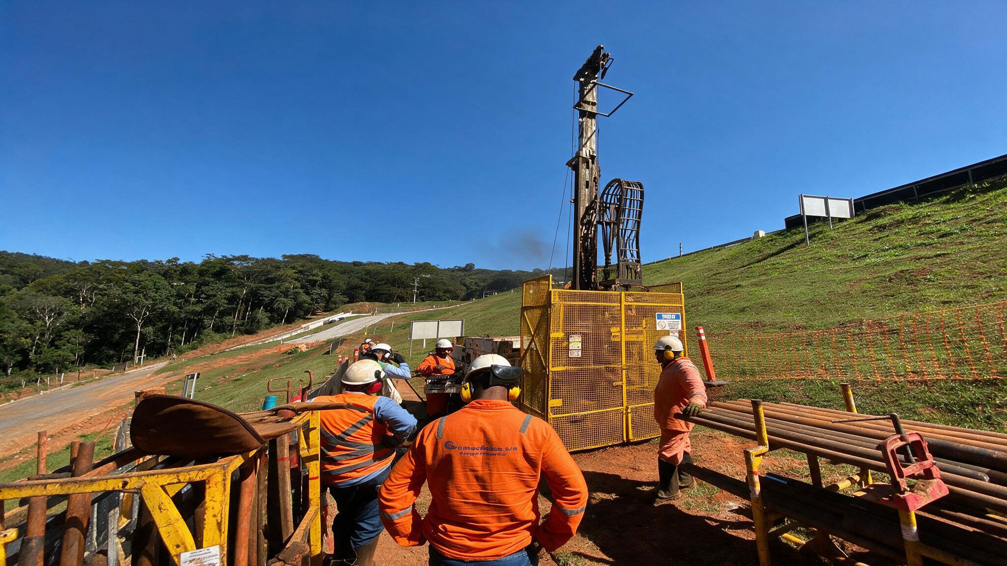 img-projeto-investigacoes-geotecnicas-e-instrumentacao-07-website-geomecanica-01a