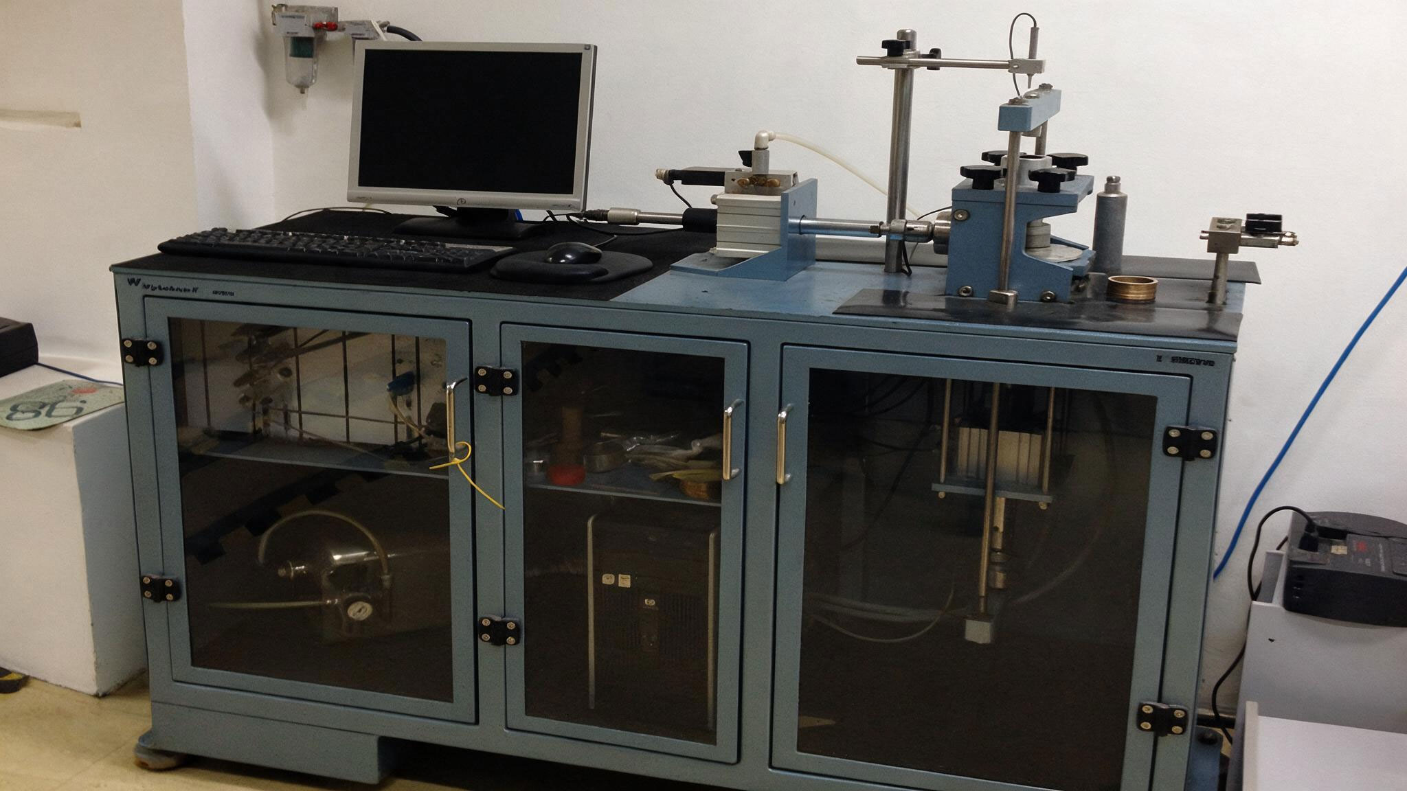 img-projeto-investigacoes-geotecnicas-e-instrumentacao-laboratorio-01-website-geomecanica-01a
