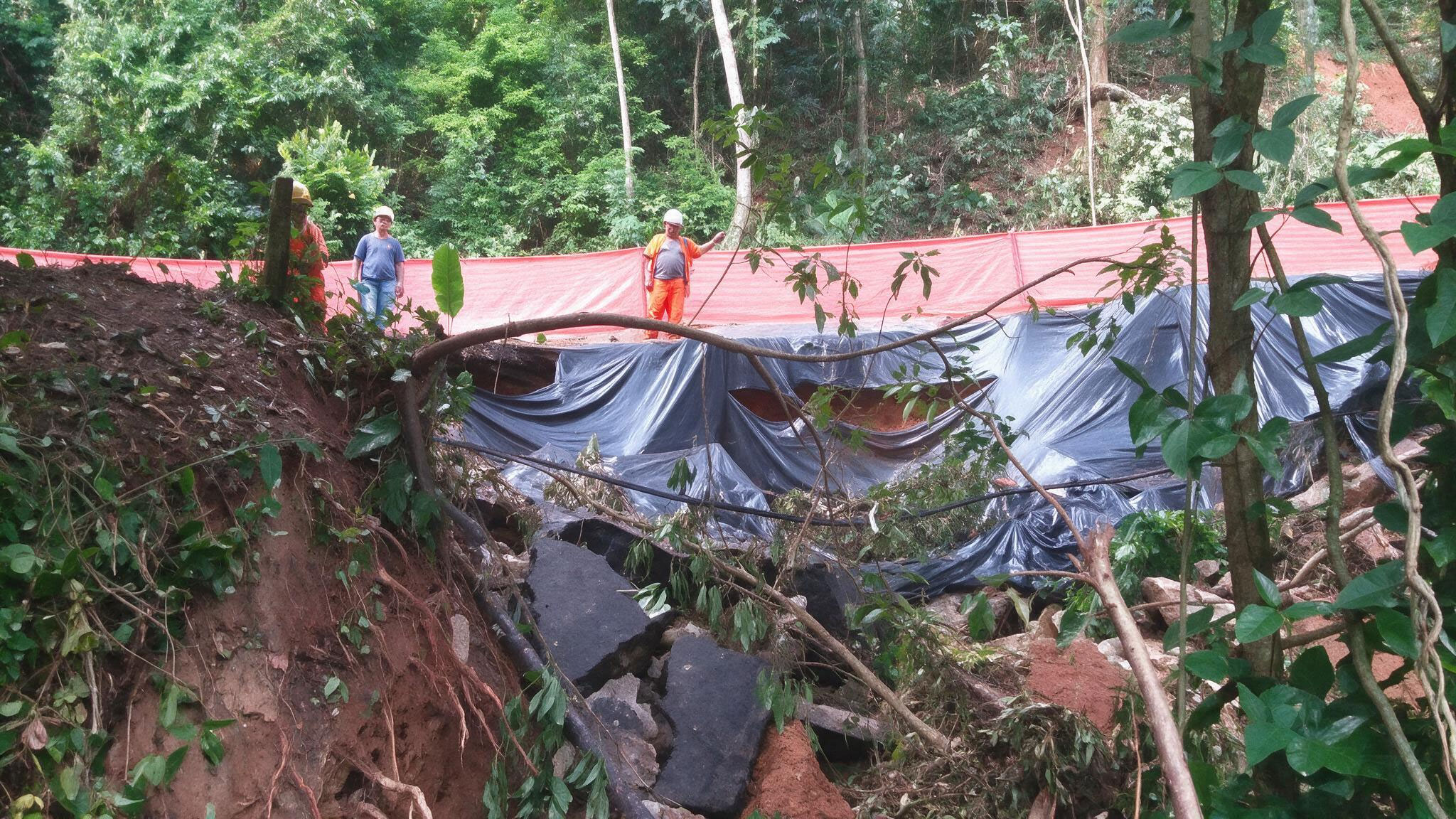 img-projeto-obras-emergenciais-de-contencao-de-encosta-em-varios-pontos-da-estrada-das-canoas-02-website-geomecanica-01a