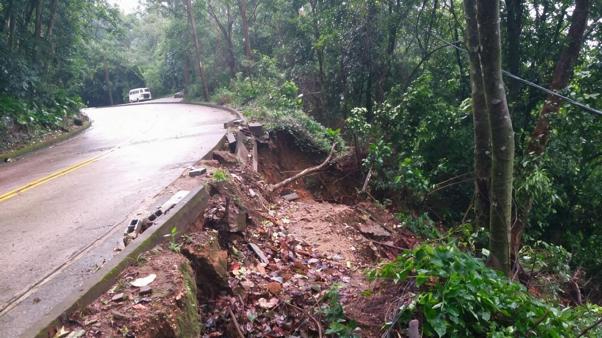img-projeto-obras-emergenciais-de-contencao-de-encosta-em-varios-pontos-da-estrada-das-canoas-12-website-geomecanica-01a